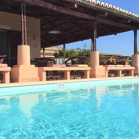 Mare Is A Superb 5 Bedroom Sleeps 12 - Short Walk To Beach Heated Pool Ac And Wifi Lagoa (Algarve)