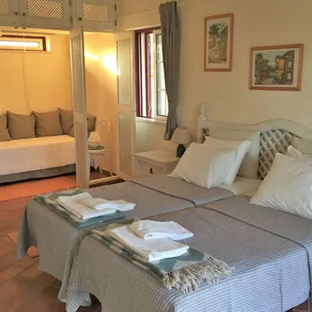 Mare Is A Superb 5 Bedroom Sleeps 12 - Short Walk To Beach Heated Pool Ac And Wifi ヴィラ *