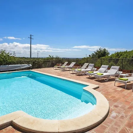 Villa Mare Is A Superb 5 Bedroom Sleeps 12 - Short Walk To Beach Heated Pool Ac And Wifi *
