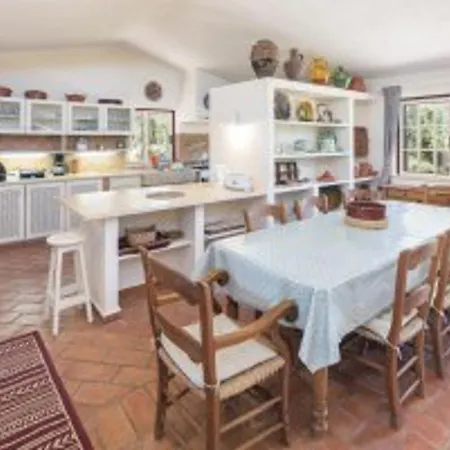 ヴィラ Mare Is A Superb 5 Bedroom Sleeps 12 - Short Walk To Beach Heated Pool Ac And Wifi *