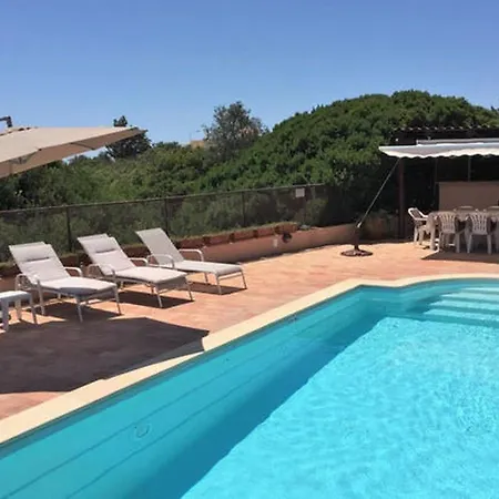 Mare Is A Superb 5 Bedroom Sleeps 12 - Short Walk To Beach Heated Pool Ac And Wifi ヴィラ *