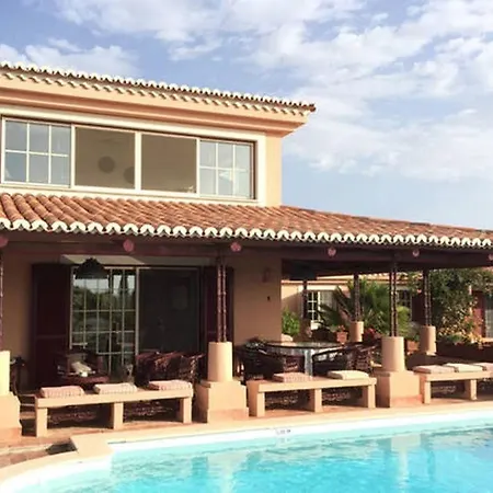 ヴィラ Mare Is A Superb 5 Bedroom Sleeps 12 - Short Walk To Beach Heated Pool Ac And Wifi
