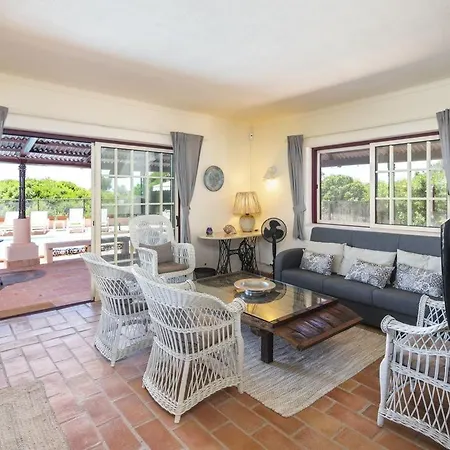 Mare Is A Superb 5 Bedroom Sleeps 12 - Short Walk To Beach Heated Pool Ac And Wifi Lagoa (Algarve)