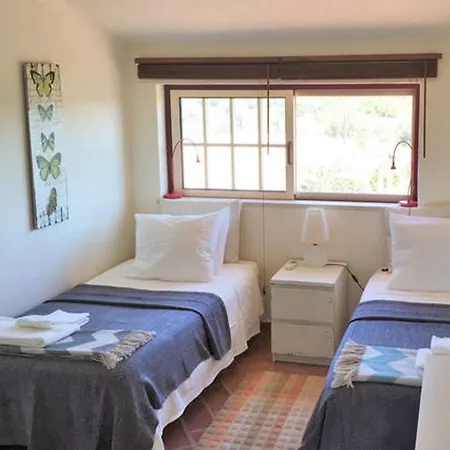 Villa Mare Is A Superb 5 Bedroom Sleeps 12 - Short Walk To Beach Heated Pool Ac And Wifi *