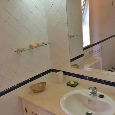 Mare Is A Superb 5 Bedroom Sleeps 12 - Short Walk To Beach Heated Pool Ac And Wifi Lagoa (Algarve)